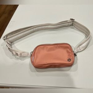 Lululemon everywhere belt bag